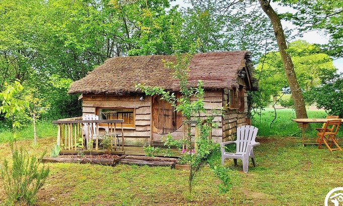 Montenay Cottage | Secluded Cabin for 2 in Nature with Shared Kitchen & Games, Near Mayenne