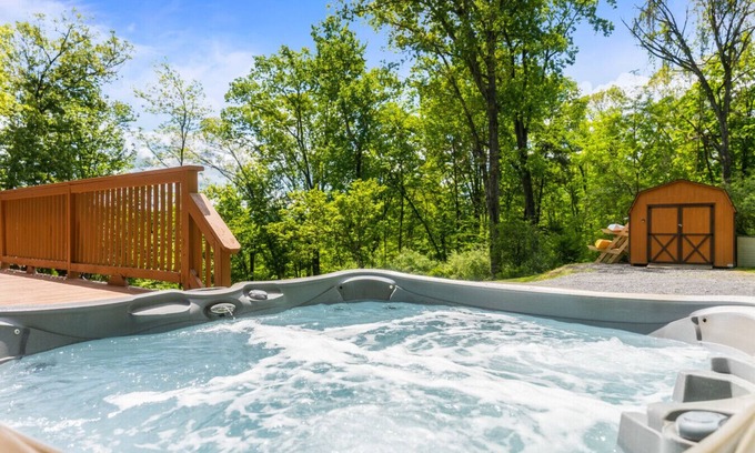 Kirby Cabin | Secluded Cabin Getaway - 2 minutes to Warden Lake