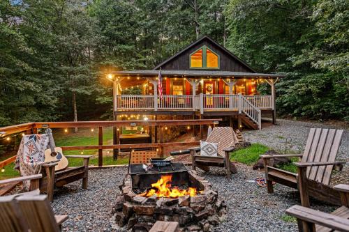 Epworth House | Secluded Cabin Hot Tub and 10 Mi to Blue Ridge