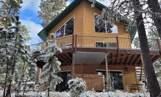 Deadwood Cabin | Secluded Cabin in the Beautiful Black Hills! Admire the Breathtaking Scenery!