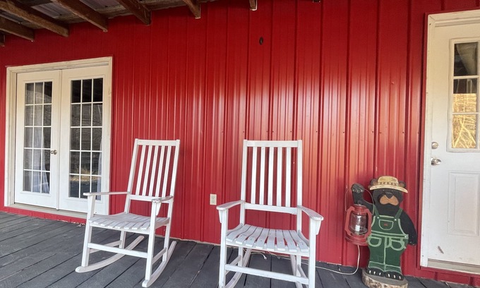Garrison Cabin | Secluded cabin located on 500 acres in the beautiful hills of Kentucky.