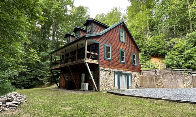 Sylva Cabin | Secluded Cabin near Great Smoky Mts, Game room
