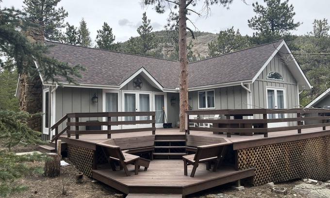 Allenspark House | Secluded Cabin near Wild Basin