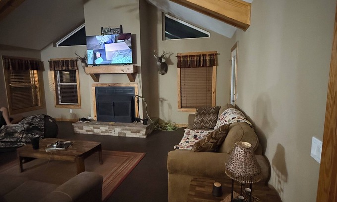 Ozark Cabin | Secluded Cabin on 30 acres w 2 BR 2 baths