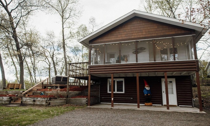 Nisswa Cabin | Secluded cabin on Gull Chain - Pontoon, Wood Fired Sauna, Sandy Beach!