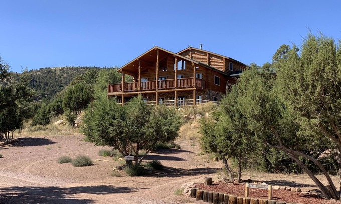 Canon City Cabin | Secluded Cabin Retreat For The Whole Family Near Royal Gorge and Local Amenities