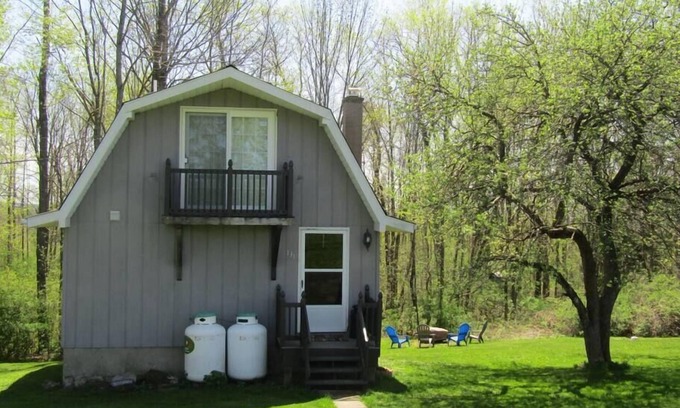 Mainesburg Cabin | Secluded Cabin Retreat – Peace, Privacy & Nature