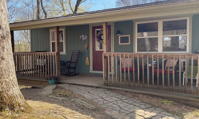 Athens Cabin | Secluded cabin situated near State Parks!