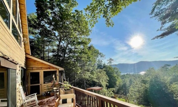 Huletts Landing Cabin | Secluded Cabin w/ Lake Access & Panoramic Views