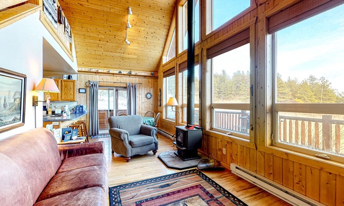 Florissant House | Secluded Cabin w/a Private Hot Tub, Wood Stove, Washer/Dryer, & Amazing Views