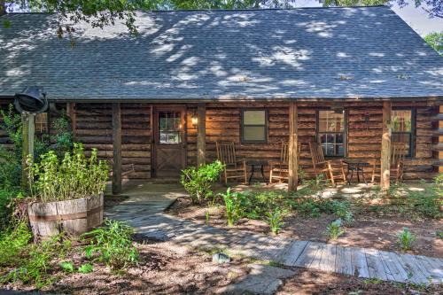 Pickens House | Secluded Cabin with Spacious Kitchen and Dining Area!