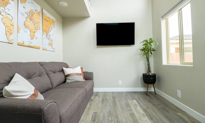 Hurricane House | Secluded casita minutes away from Sand Hollow State Park and Zion National Park