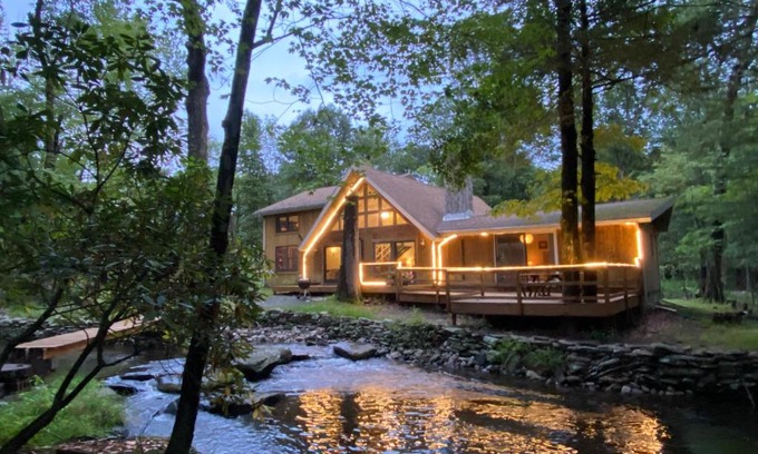 Reeders House | Secluded Chalet On Stream-Mins to Camelback