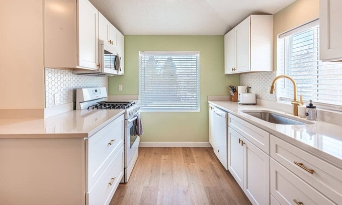 Samak House | Secluded Cottage at the Gateway to the Uintah Mts.