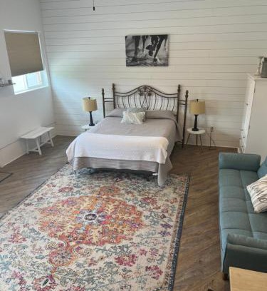 Monroe Hotel | Secluded Country