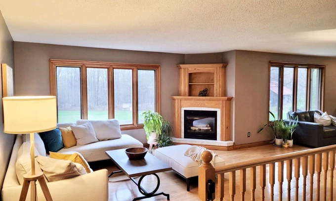Oro-Medonte Cottage | Secluded Countryside Estate