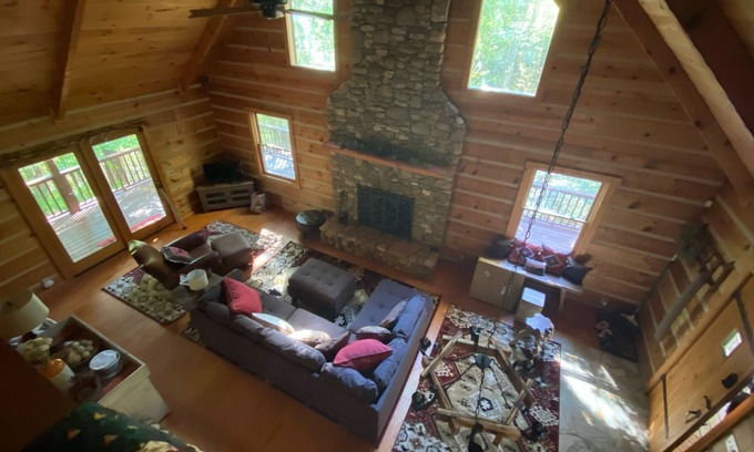 Lenoir Cabin | SECLUDED - COZY CABIN in the WOODS