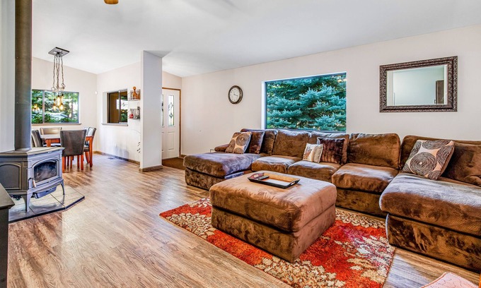Easton Cabin | Secluded Dog-Friendly Home W/ Acreage, Free WiFi, Full Kitchen & More!