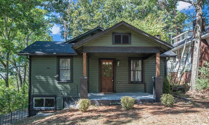 Crestline Heights House | Secluded East Lake Cottage | Peaceful Retreat, Modern Amenities