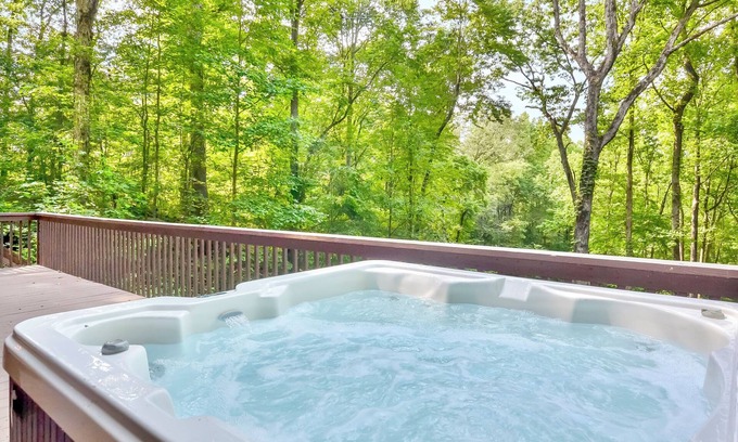 Ellijay House | Secluded Ellijay River Cabin, Hot tub, firepit, Fire Pit, Bunkroom & Gameroom