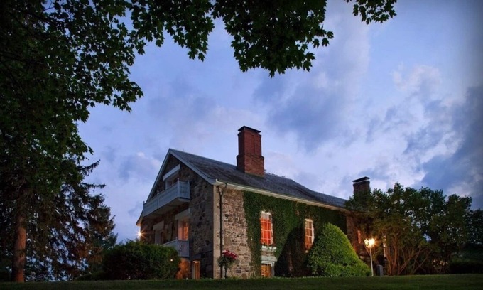 Canandaigua House | Secluded European Style 1810 Mansion minutes to the lake, sleeps 15