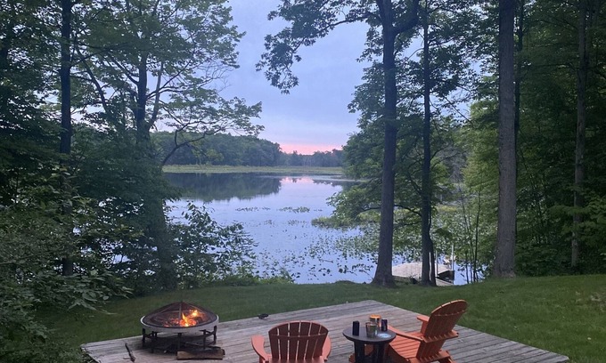 Delton House | Secluded family-friendly lake house in the woods