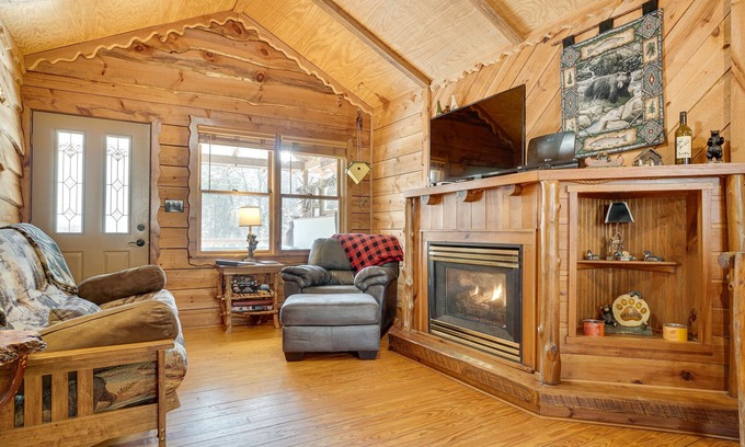 Dahlonega Cabin | Secluded Family Retreat in Dahlonega w/Hot Tub!