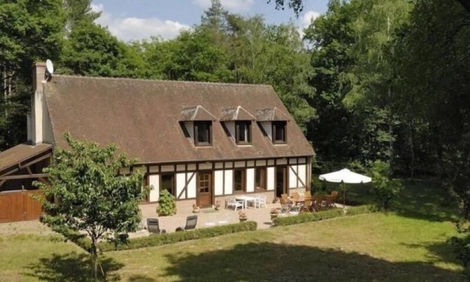 Ardon Cottage | Secluded Family Rustic Home in Sologne Forest, Near Loire Castles