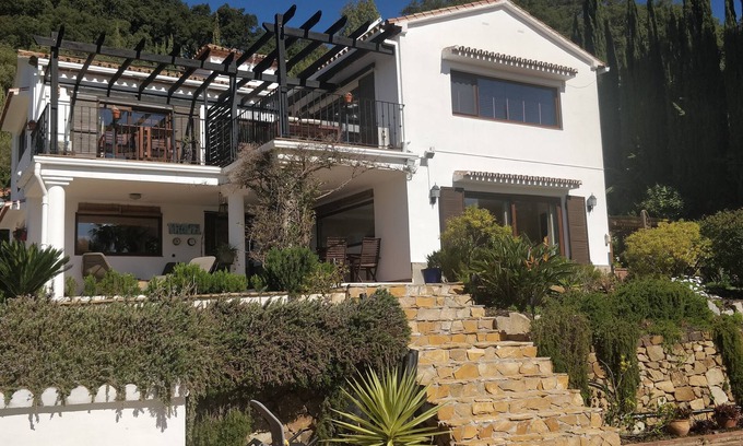 Casares Villa | Secluded Family Villa with Pool & Seaview. 20 min. from beach.