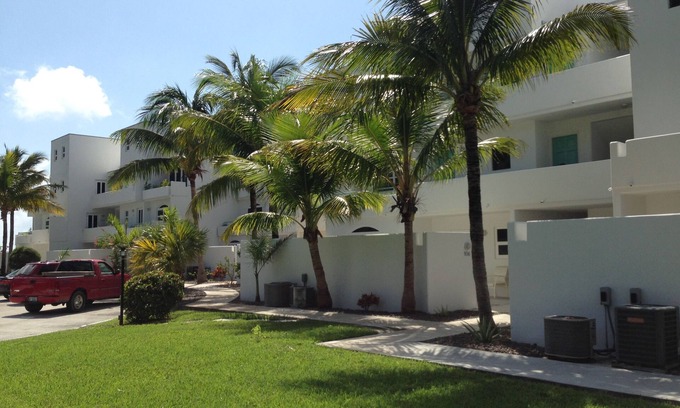 Bahamas Terrace Condo | Secluded Groundfloor Beachfront Condo