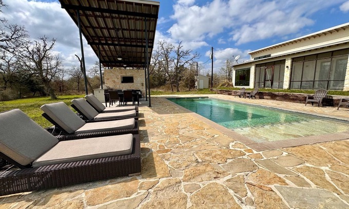 Carmine House | Secluded Group Stay Only 6 Miles to Round Top | Modern Country Retreat