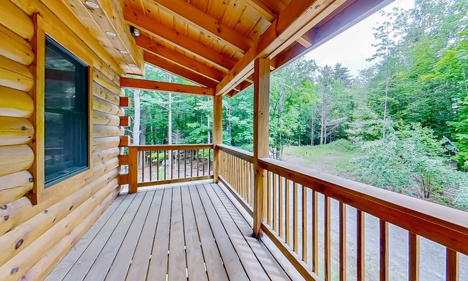 Wevertown Cottage | Secluded Haven | Guest house in Wevertown with wood stove, deck, W/D