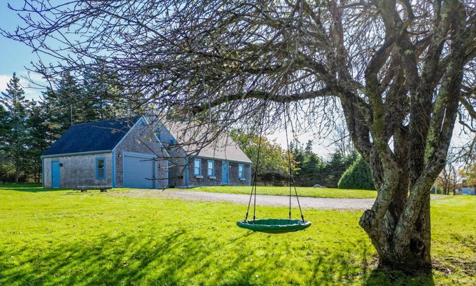 Yarmouth House | Secluded Hidden Gem With 5 Acres in Yarmouth North End