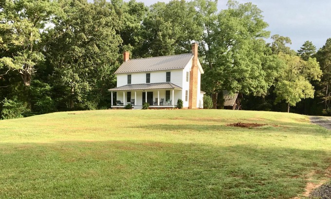 Catawba House | Secluded, historic 150 acre estate, private lake, pickle ball, 2 min to marina