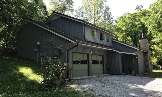 Dickel House | Secluded Home nestled in the foothills of Middle Tennessee
