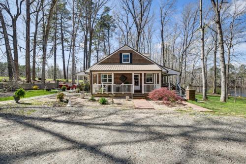 Wilsons House | Secluded Home with 2-Acre Fishing Pond