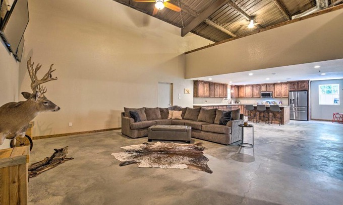 Yantis House | Secluded Home with Gas Grill, 3 Mi to Boating!