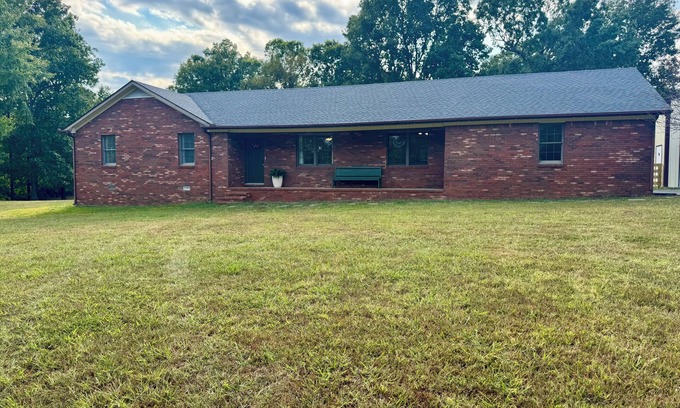 Kirksey House | Secluded House close to MSU and KY Lake! 30x40 Garage