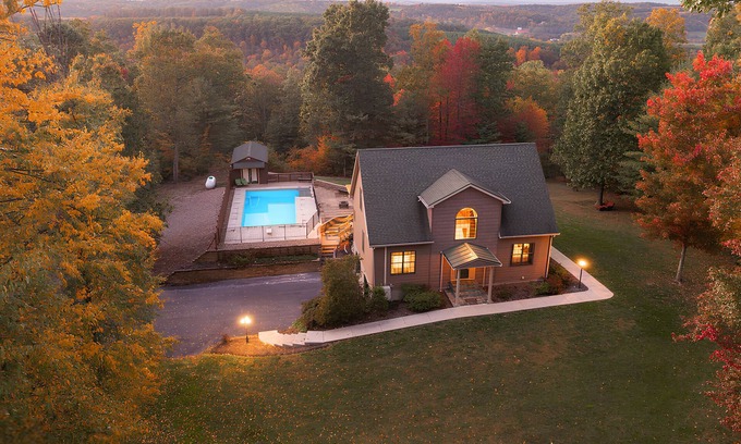 Cocolamus House | Secluded House | Hot Tub and Pool | Espresso Bar