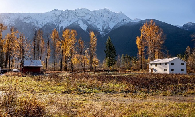 Sea to Sky Highway House | Secluded house in Pemberton | Mount Currie Views