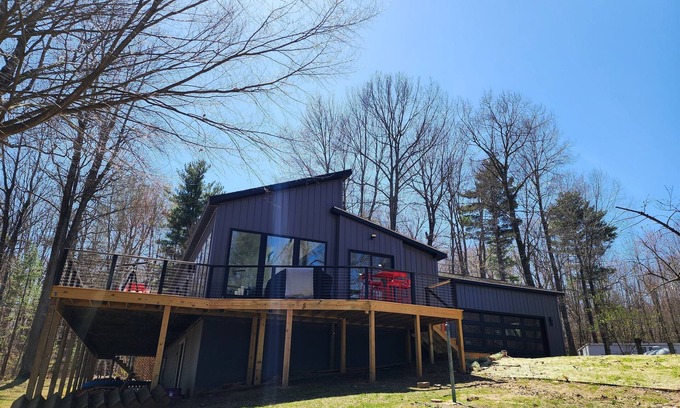 Walkerville Cabin | Secluded Lake View Hide Out