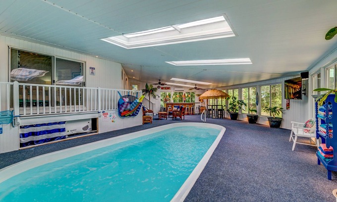Eutawville House | Secluded Lakefront House w/indoor pool - 2 Houses - Margaritaville Bar