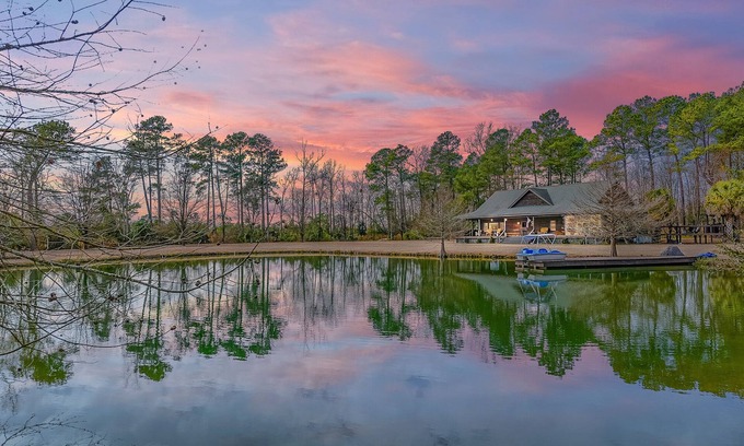 Willard House | Secluded Lodge 8acres Hot Tub, Pingpong pedalboat!