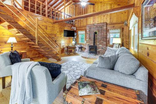 Walkersville House | Secluded Lodge Stay Day Trip to Audra State Park!