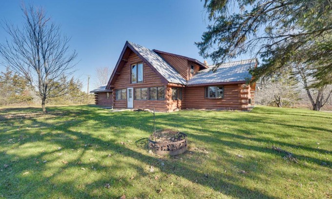 Finlayson House | Secluded Log Cabin Less Than 1 Mi to Munger State Trail!