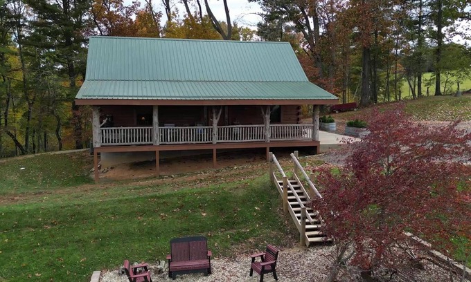Austinville Cabin | Secluded Log Cabin in Mountains