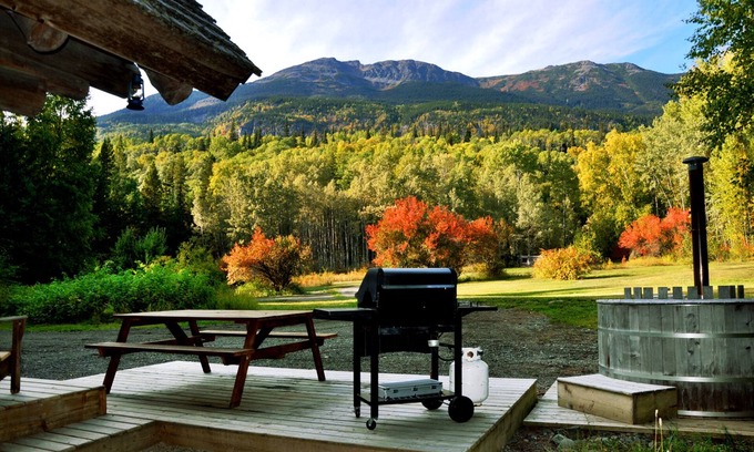 Cedarvale Cabin | Secluded Log Cabin with Hot Tub in Skeena River Valley, British Columbia, Canada