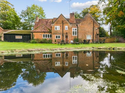 Burnham House | Secluded Mansion Retreat - Expansive Private Oasis