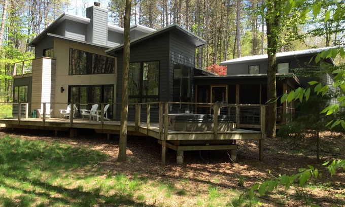 Fennville House | Secluded Modern Home 1 Block from Lake Michigan 10 Minutes from Saugatuck