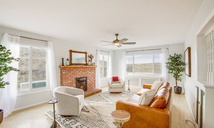 Golden Valley County House | Secluded Montana Getaway w/Fire Pit & Views!